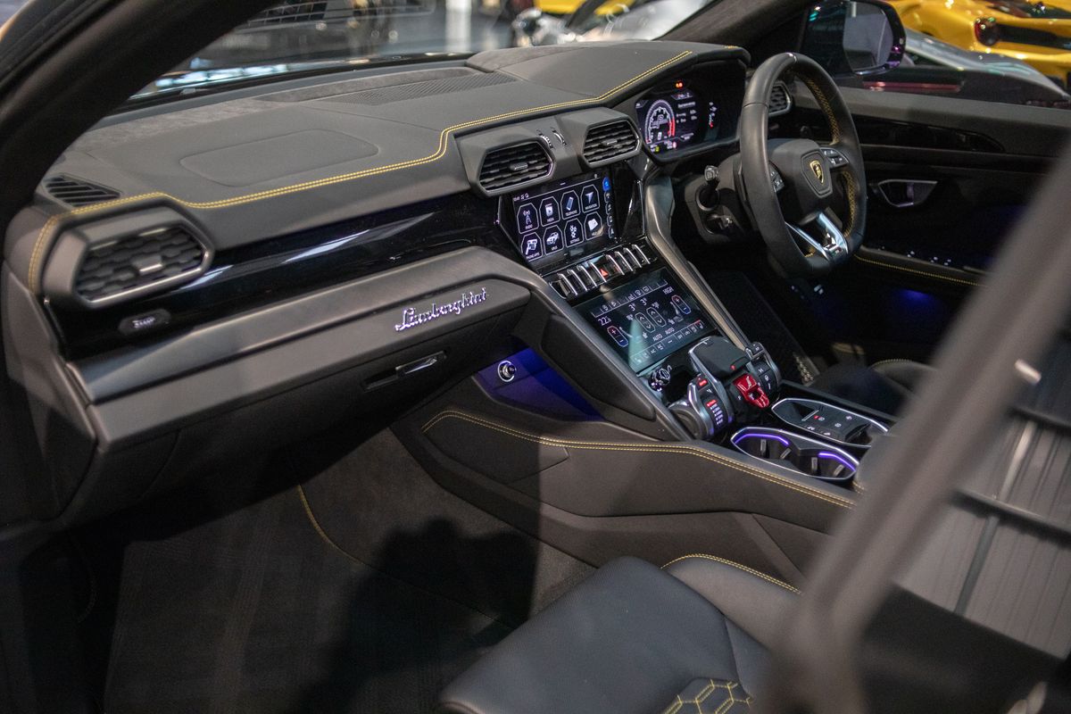 2021 Lamborghini Urus V8