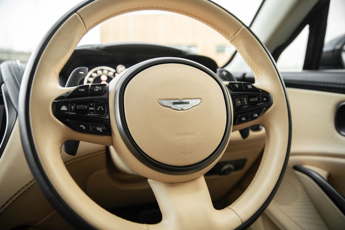 2021 Aston Martin DBX V8 1913 Edition