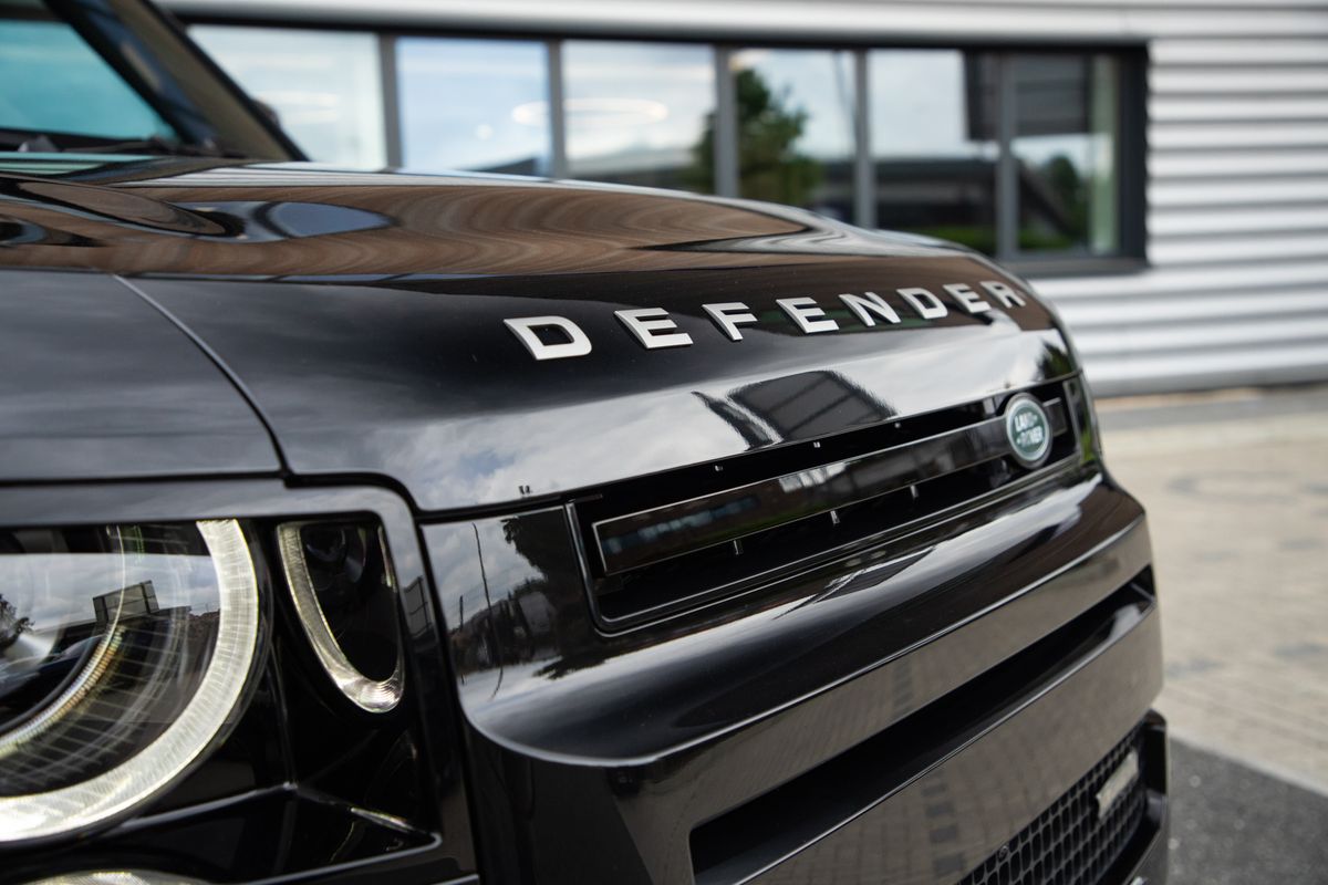 2023 Land Rover URBAN Defender 110 P400e 15.4kWh X-Dynamic SE