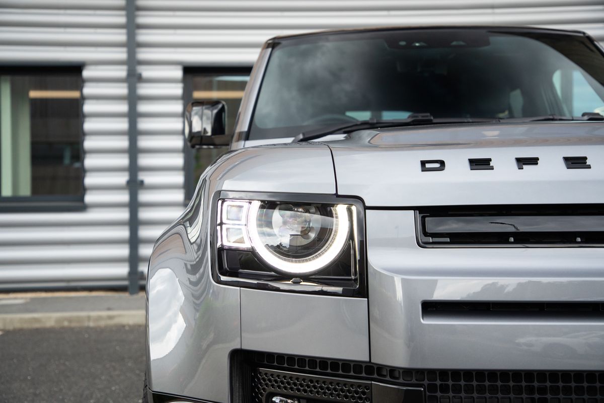2023 Land Rover URBAN Defender 110 2.0 P400e 15.4kWh X-Dynamic HSE Auto 4WD