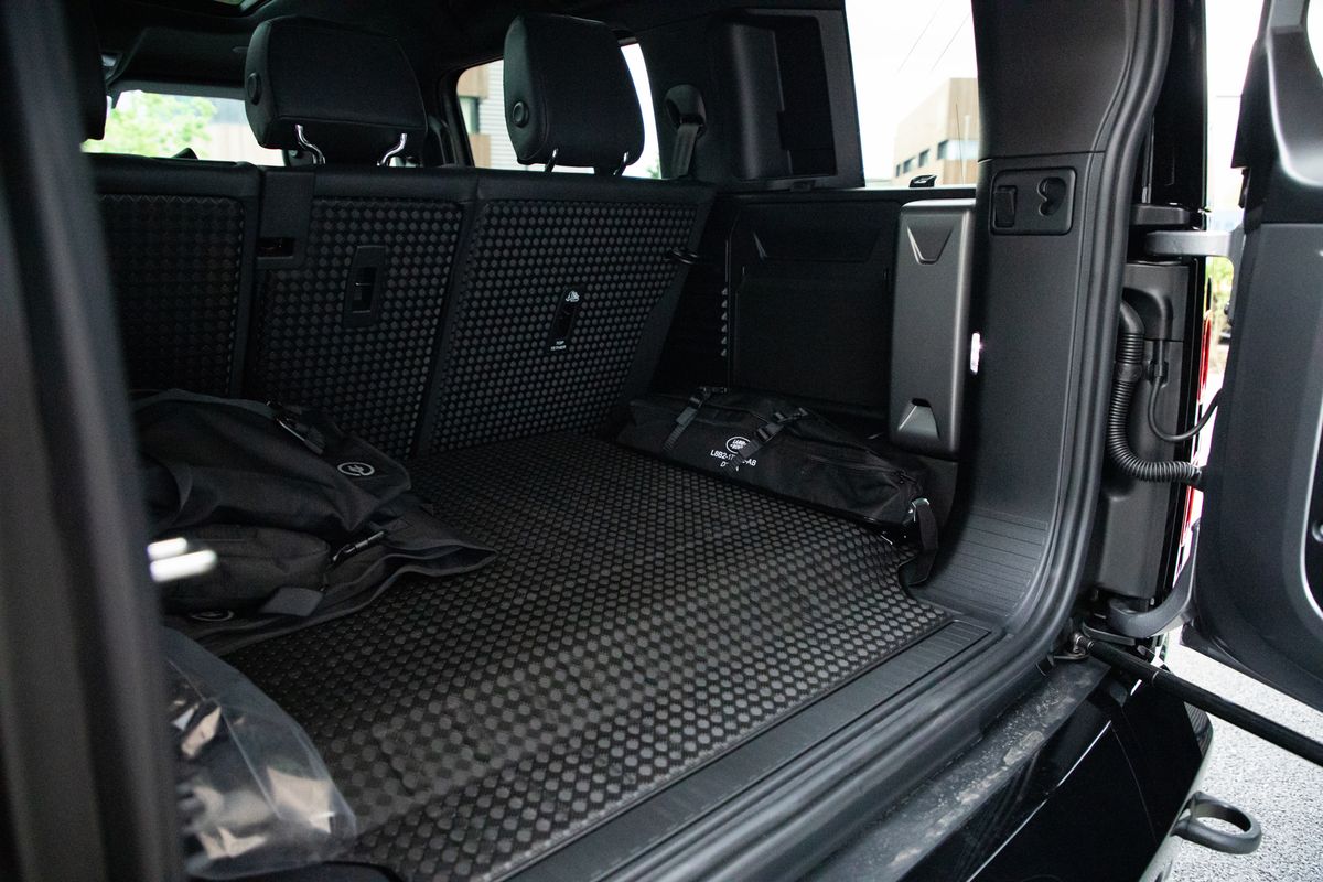 2023 Land Rover URBAN Defender 110 2.0 P400e 15.4kWh X-Dynamic HSE Auto 4WD