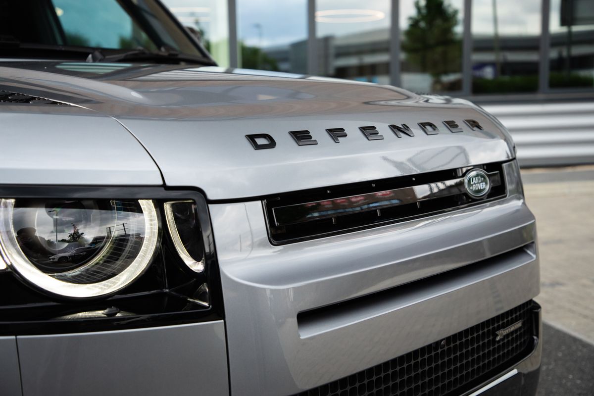 2023 Land Rover URBAN Defender 110 2.0 P400e 15.4kWh X-Dynamic HSE Auto 4WD