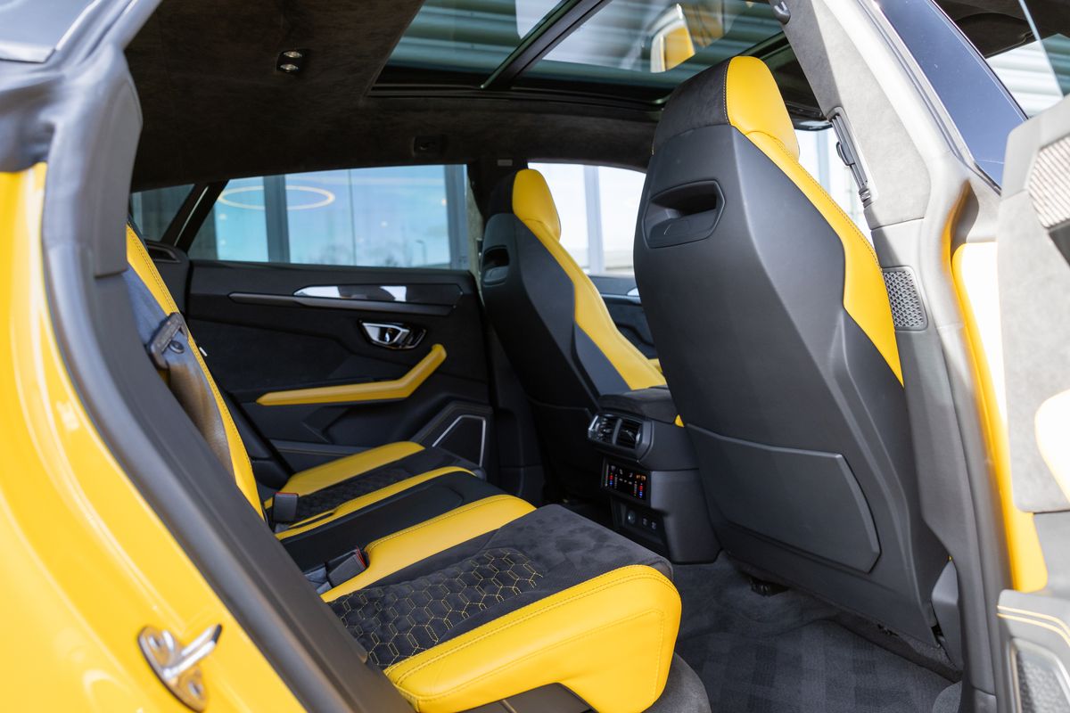 2022 Lamborghini Urus Pearl Capsule