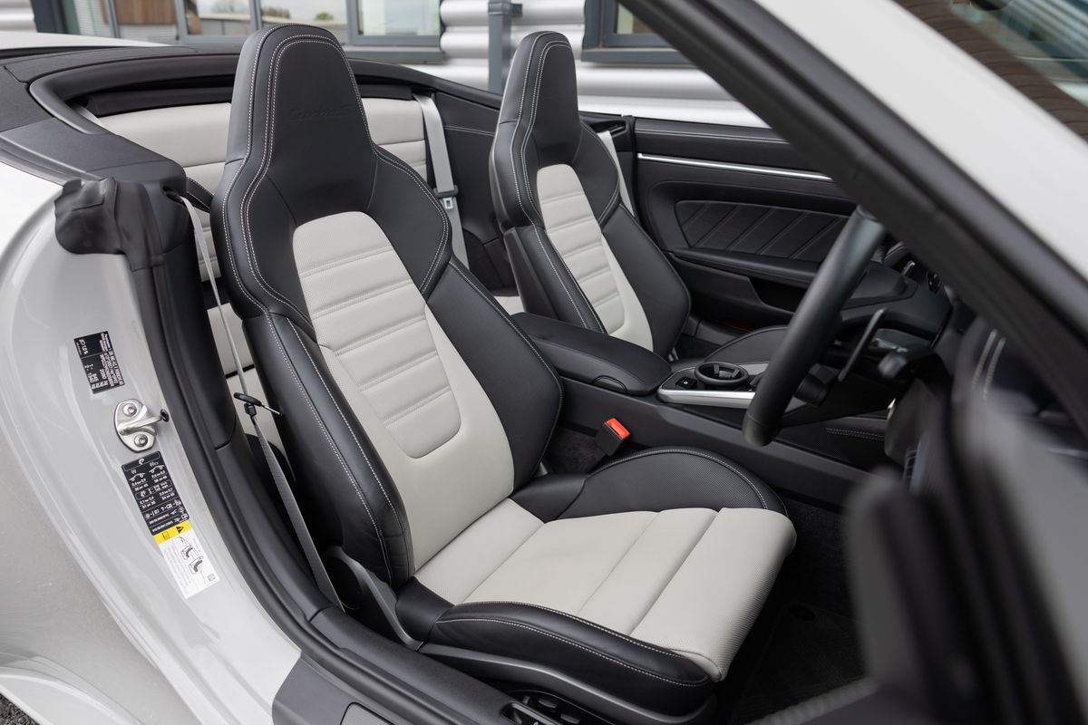 2022 Porsche 911 (992) Turbo S Cabriolet