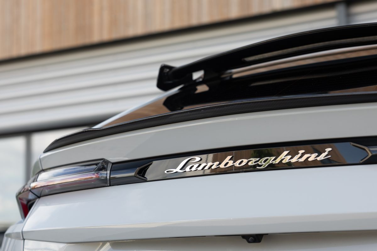 2023 Lamborghini Urus Performante