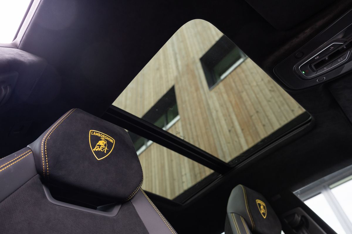 2023 Lamborghini Urus Performante