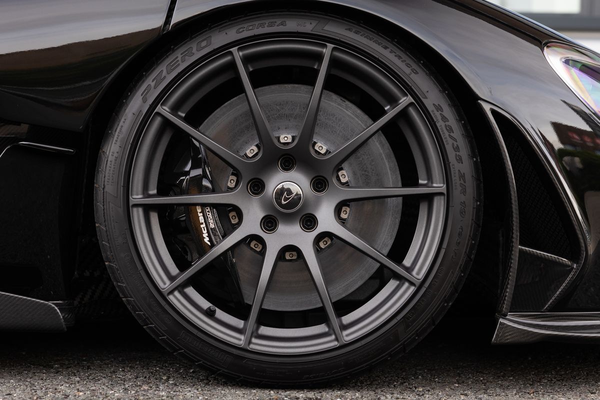 2015 McLaren P1
