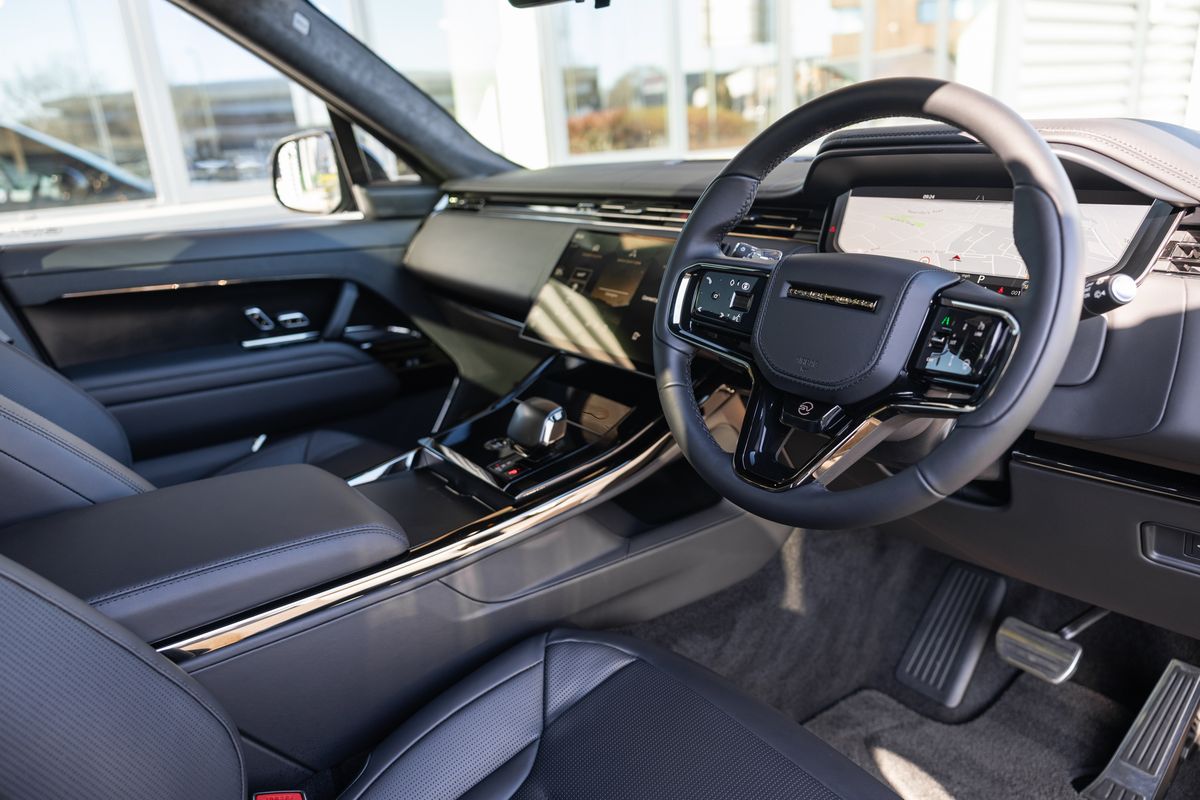 2025 Land Rover Range Rover Sport SV