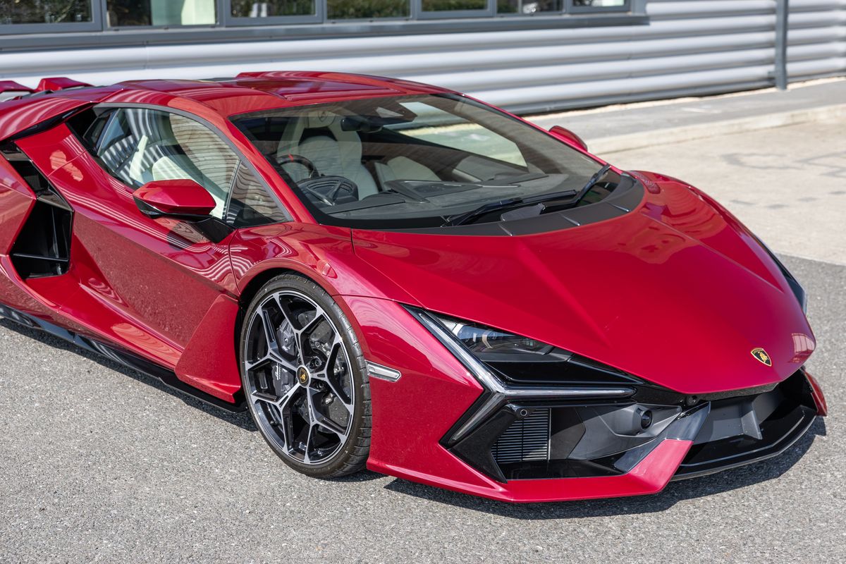2024 Lamborghini Revuelto