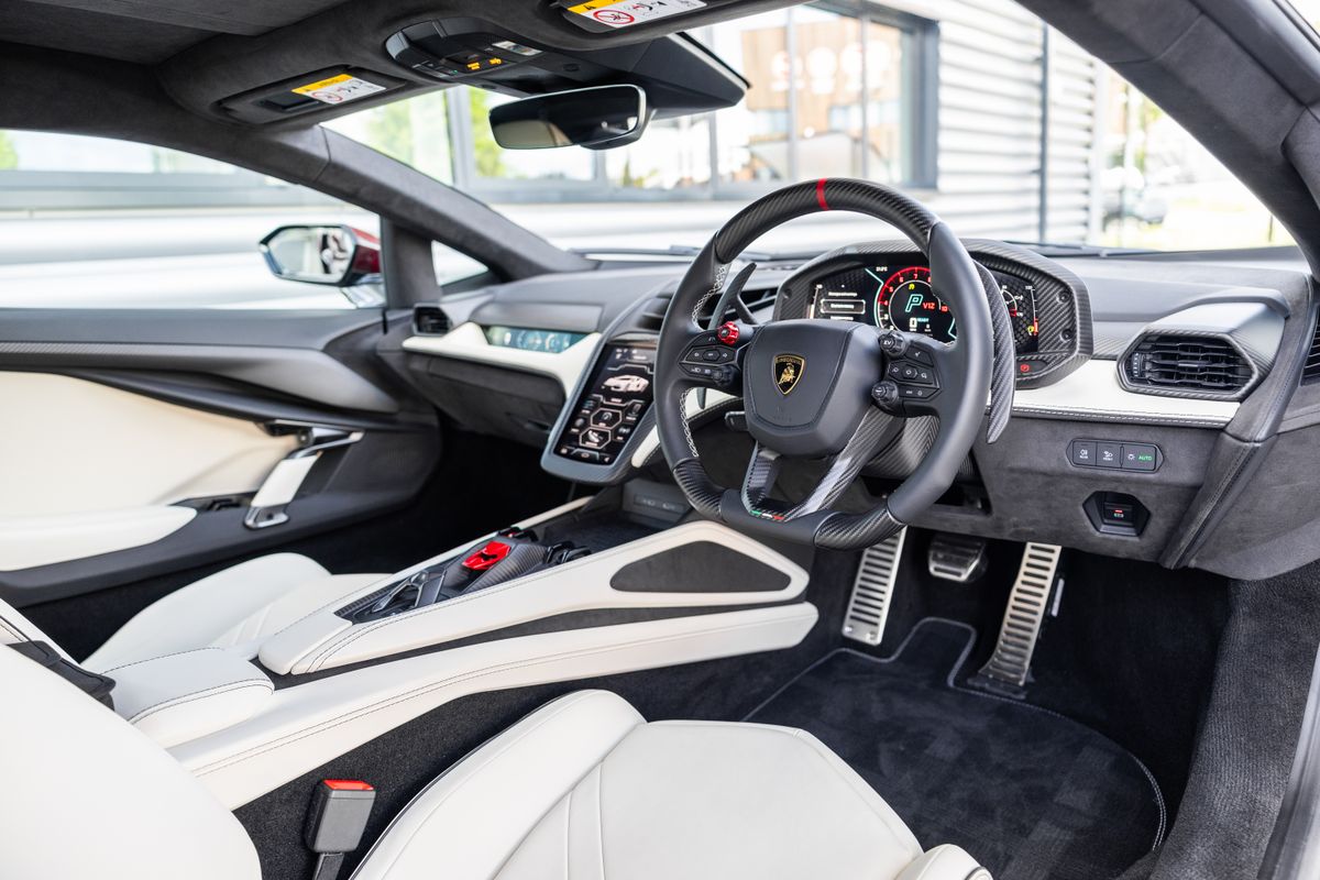 2024 Lamborghini Revuelto