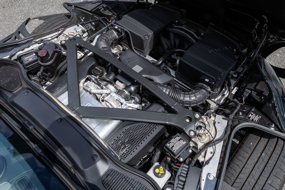 2022 Aston Martin DB11 V8