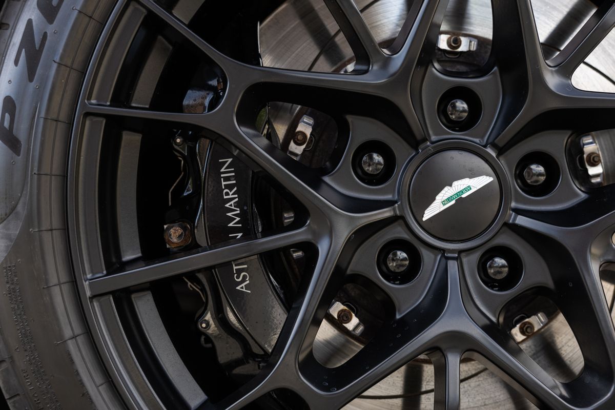 2022 Aston Martin DB11 V8