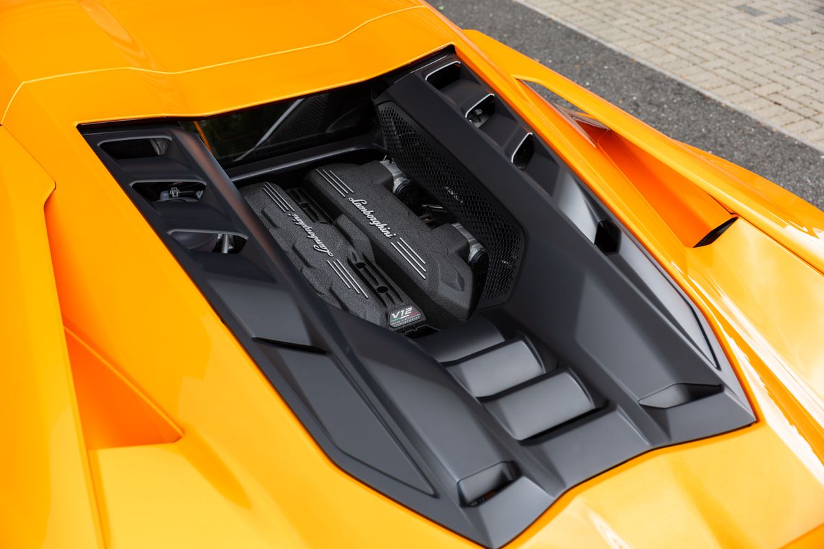 2024 Lamborghini Revuelto