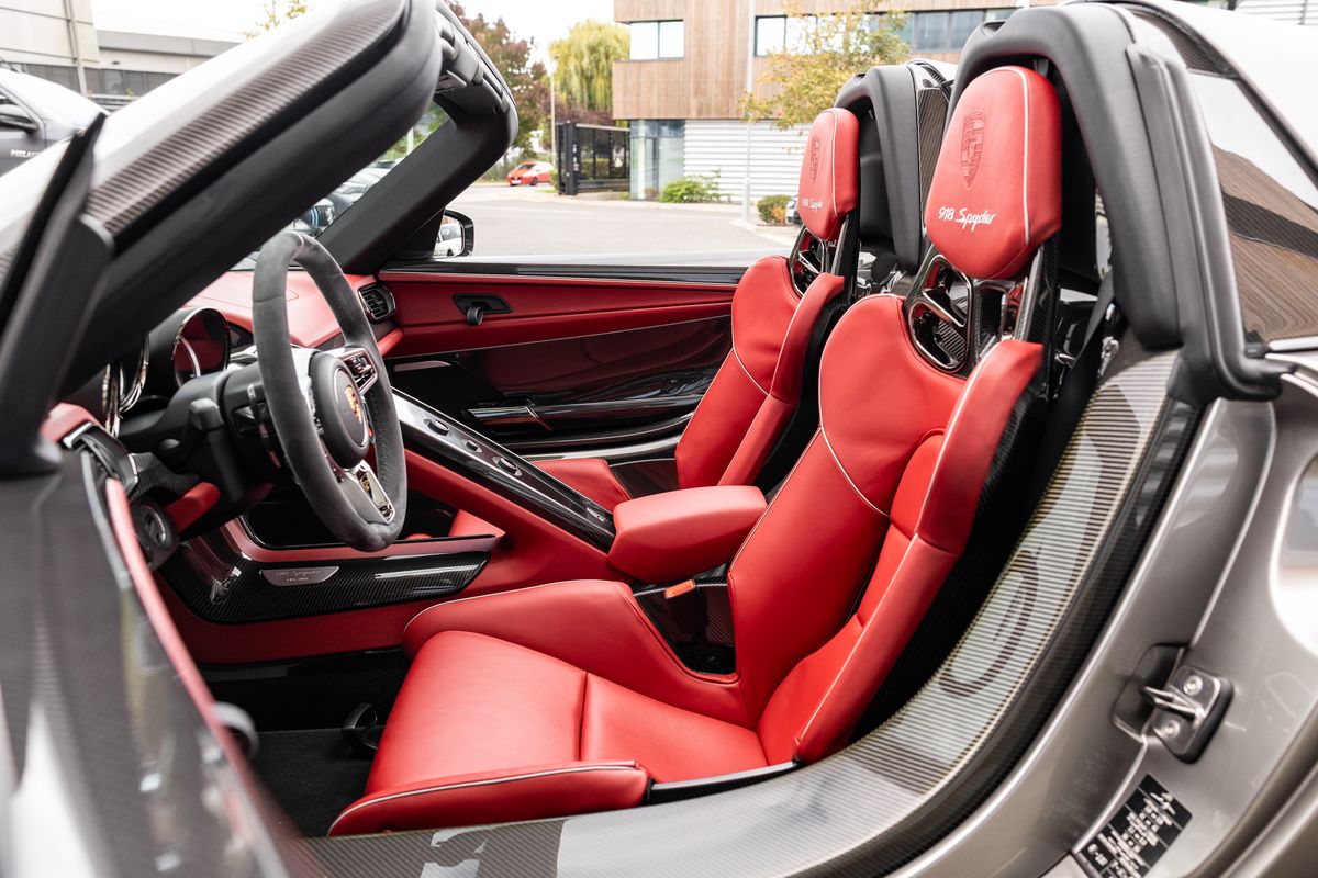 2015 Porsche 918 Spyder Weissach
