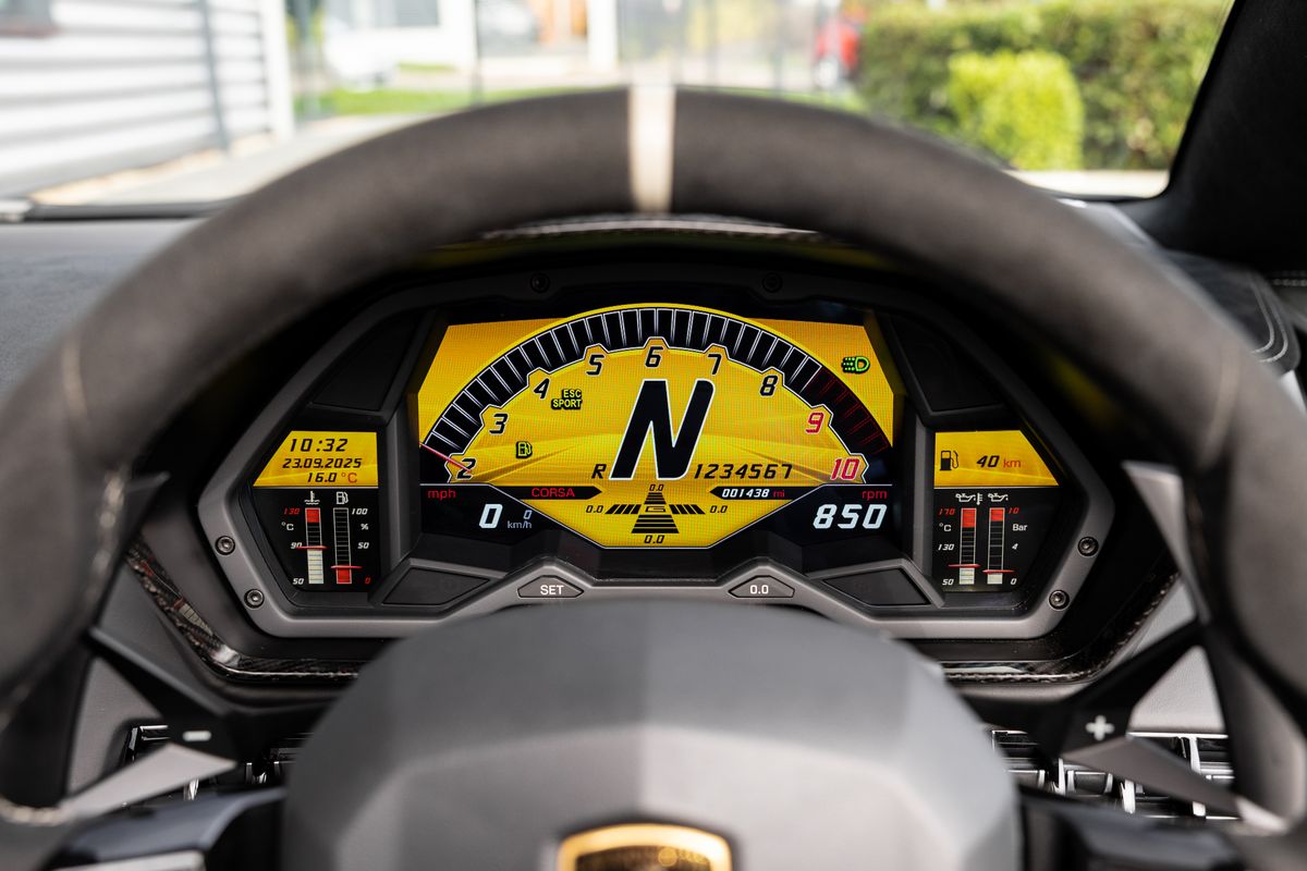 2016 Lamborghini Aventador SV Roadster