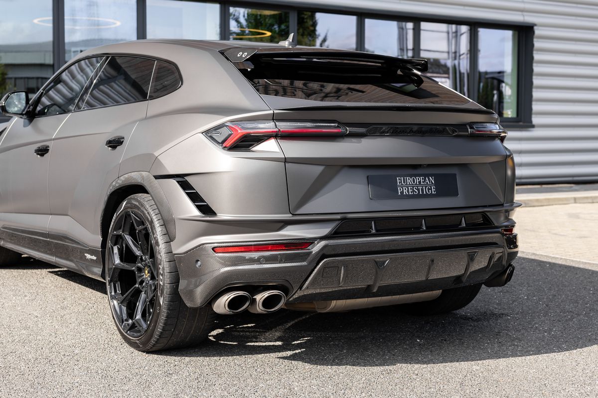 2023 Lamborghini Urus Performante