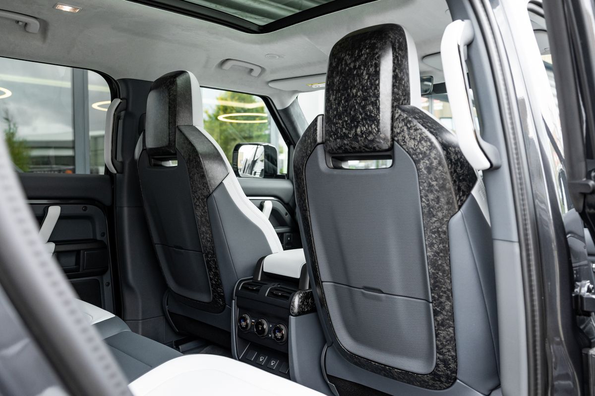 2025 Land Rover Defender 110 OCTA Edition One