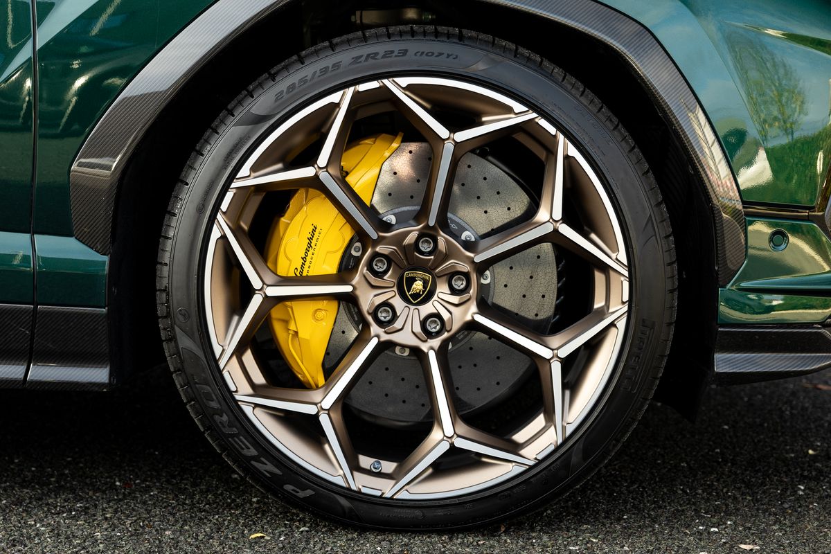 2024 Lamborghini Urus Performante