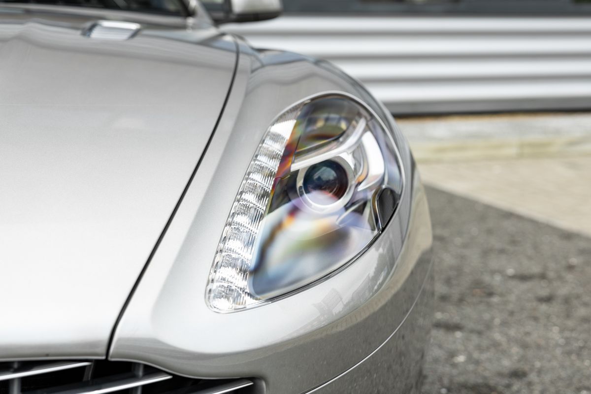 2015 Aston Martin DB9 GT Bond Edition