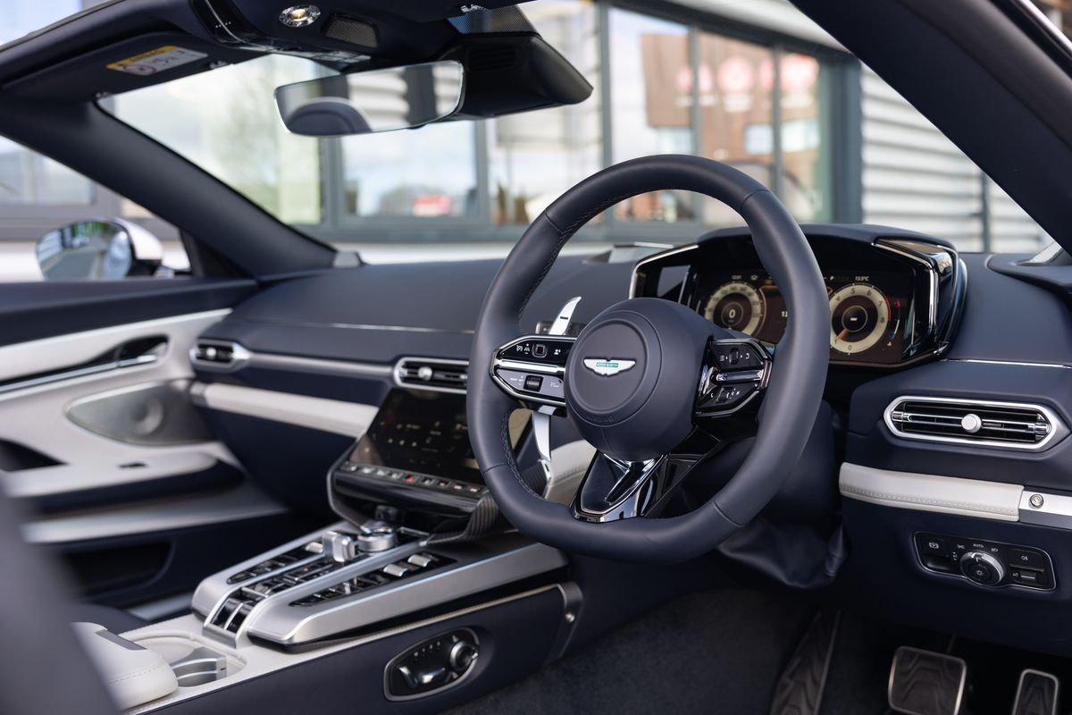 2025 Aston Martin Vanquish Volante