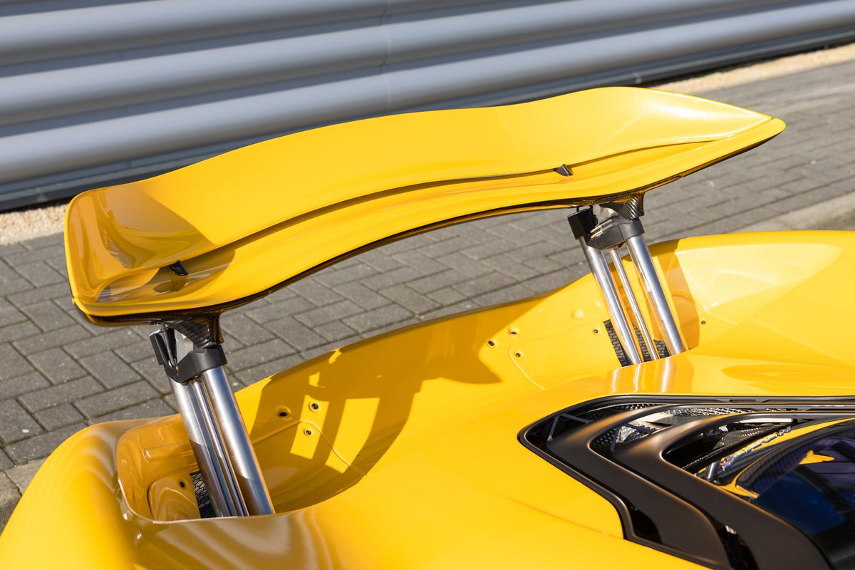 2015 McLaren P1