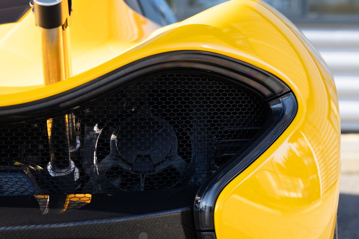 2015 McLaren P1