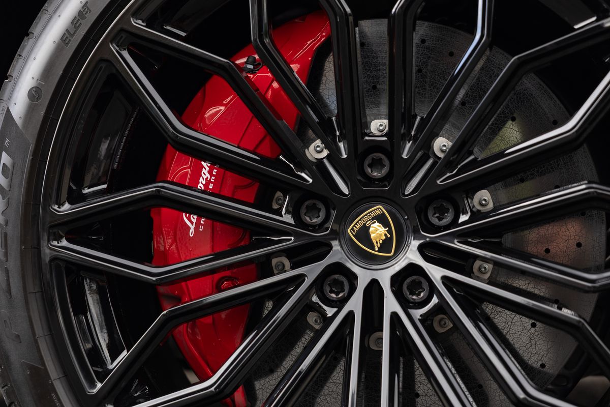 2025 Lamborghini Urus SE
