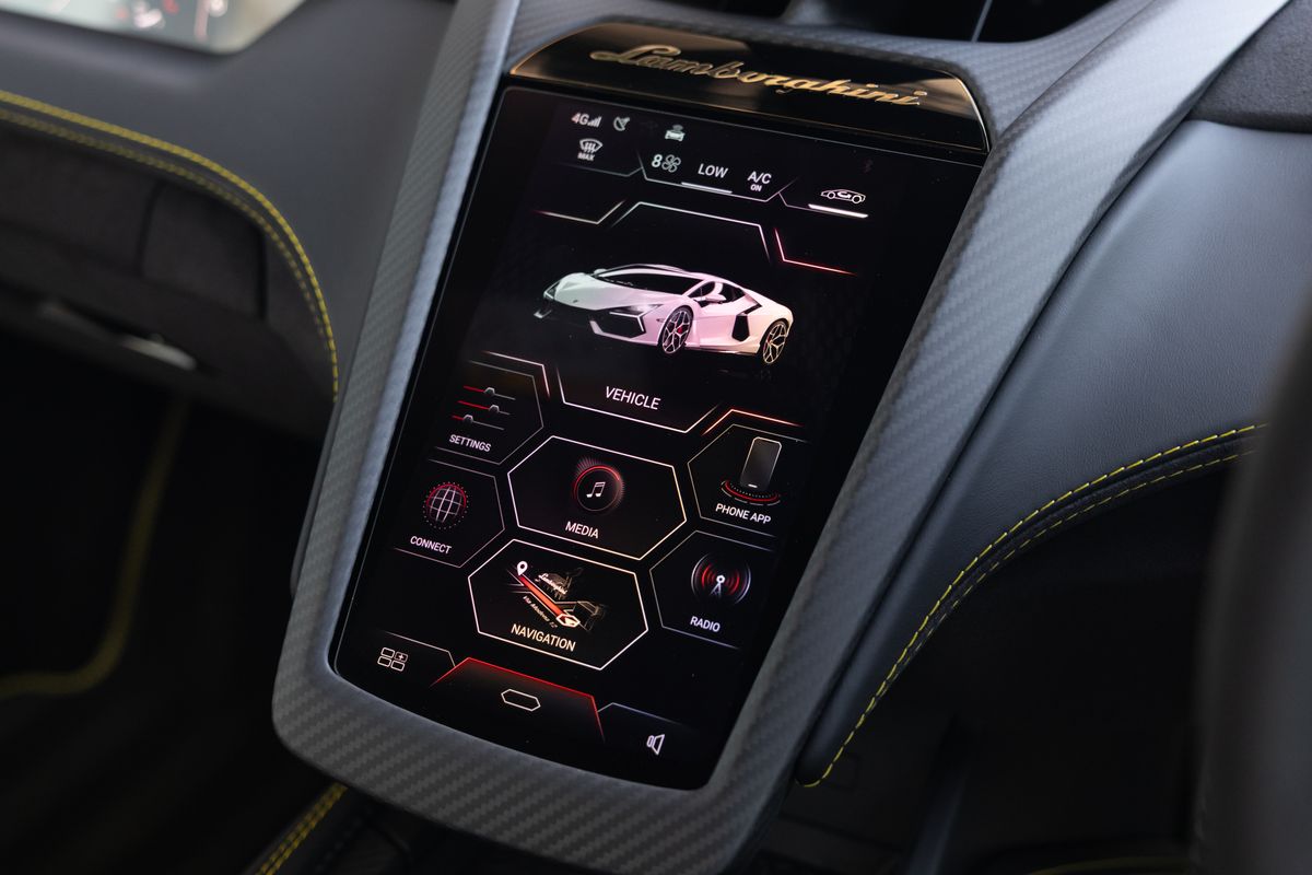2025 Lamborghini Revuelto