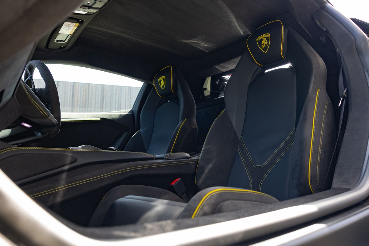 2025 Lamborghini Revuelto