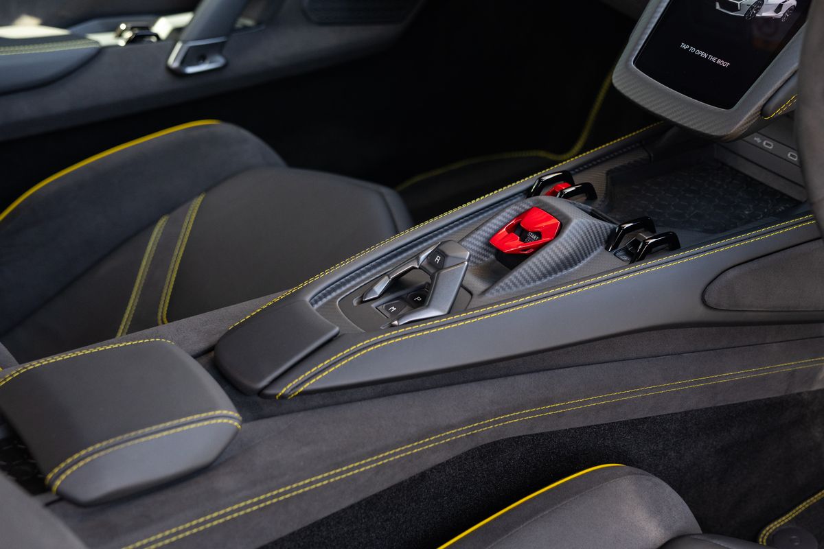 2025 Lamborghini Revuelto